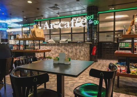 ARTCAFFE_AT_jkia_TERMINAL_1-479002_0bc597b3-b7b8-4a65-bffd-0d84cccc1b34-117893_954x