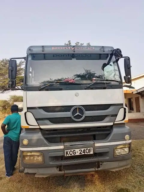 The lorry with stollen relief food at Gladys Wanga's late father home