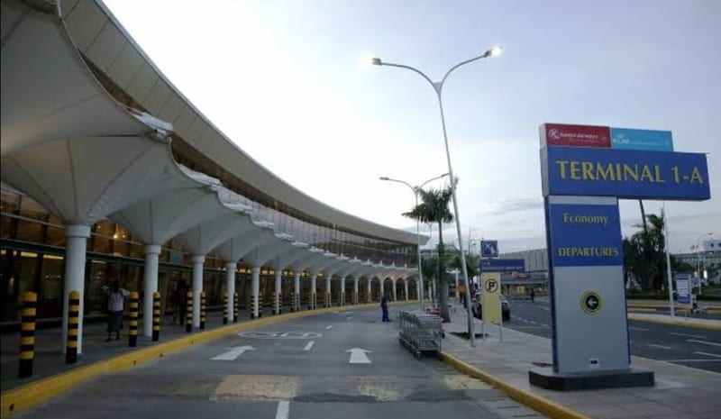 Shithole: Passenger Exposes Stealing From Luggages At JKIA
