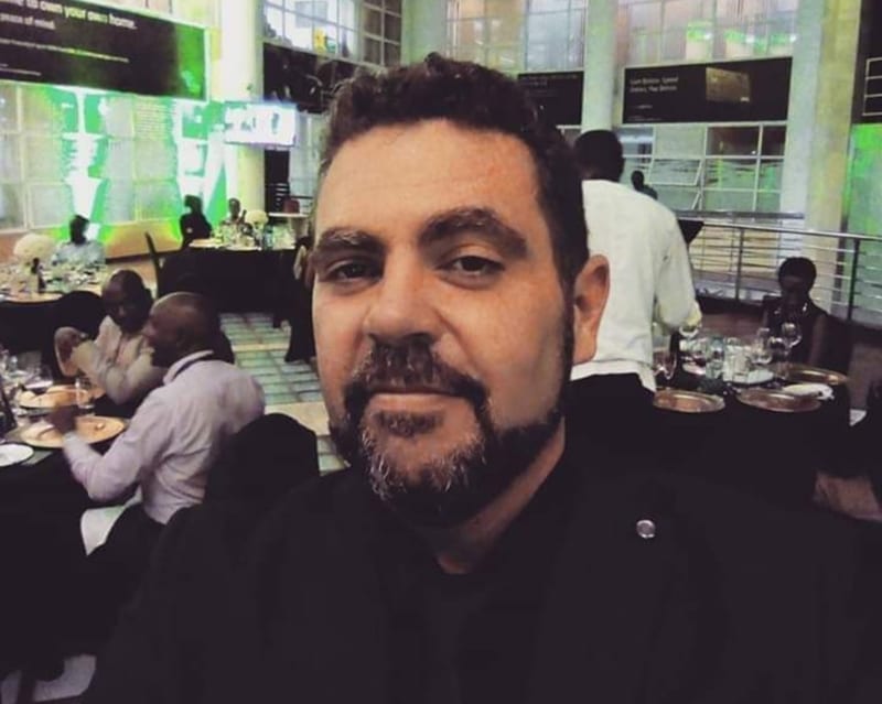 Racist: This Shameless Guy Abuses Waiters At Picazzo Restaurant - Hub Karen