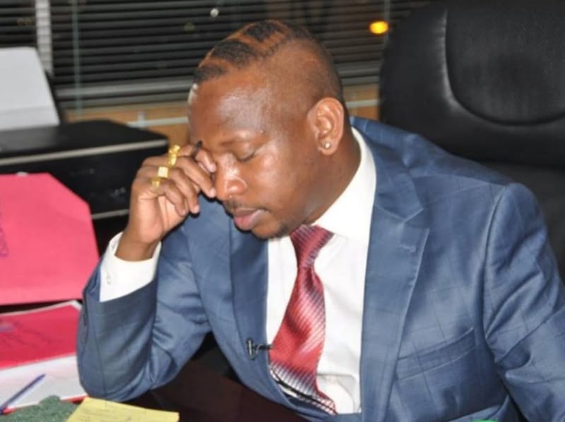 Corrupt Sonko Trolls Youth That Chained Himself At City Hall