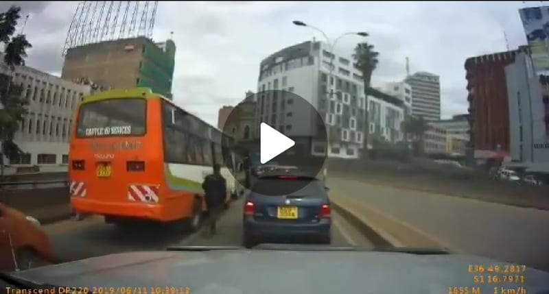 Video: Thief Snatches Phone In Nairobi Traffic