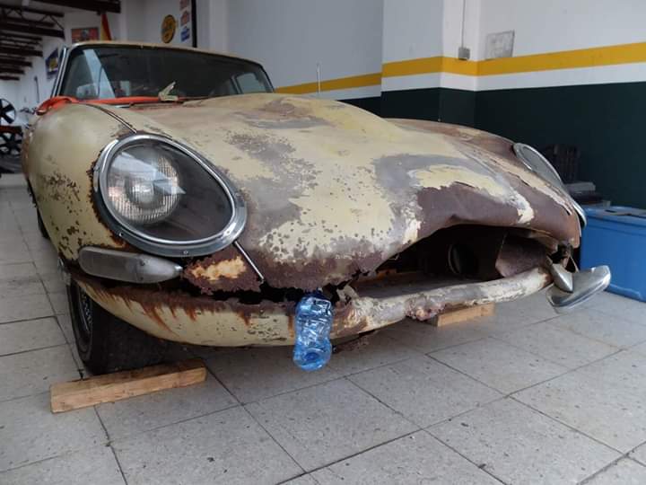 Man and Machine: Beautiful Photos Show Man Transform Jaguar E-Type Classic From Junk