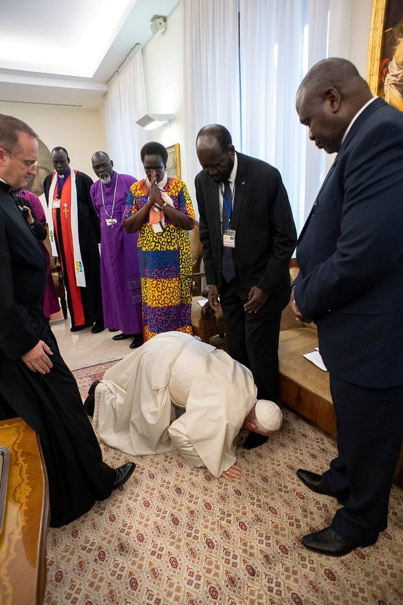 Pope Kiss 3