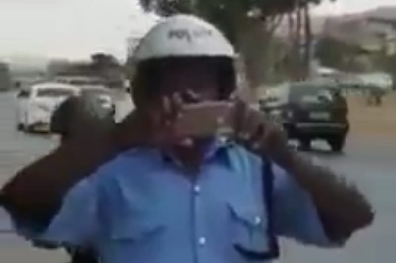 Video: Brave driver confronts Kenyan traffic police officer who tried arresting him for no apparent reason