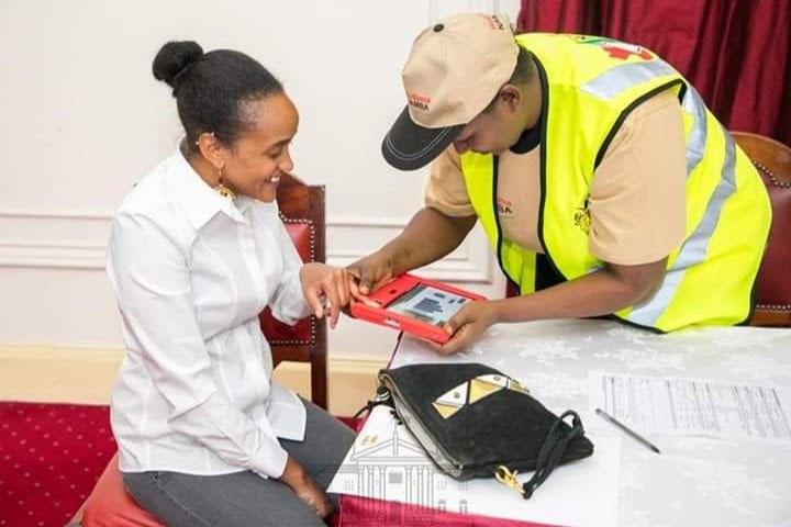 Kenyans react after special Huduma Namba agents are sent to serve Ngina Kenyatta at State House