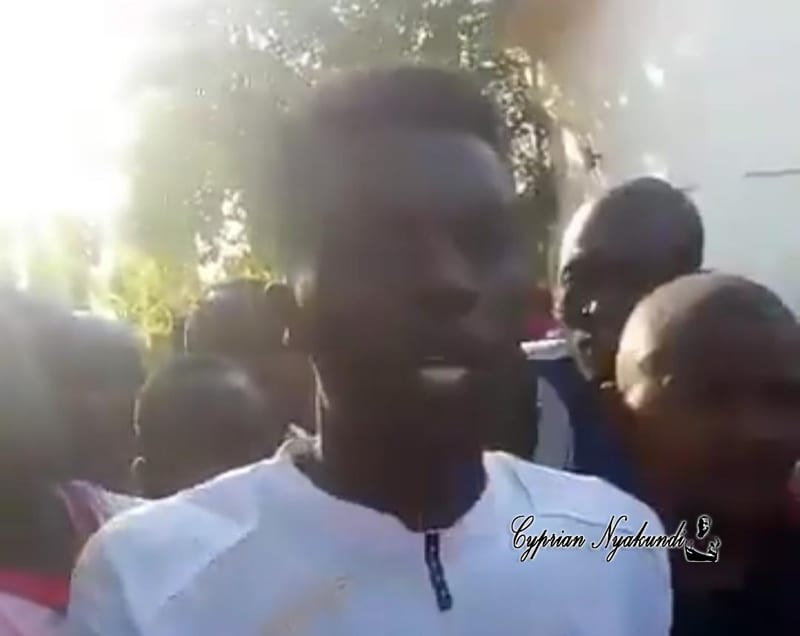 VIDEO — AFC Leopards Fans Interrogate Captain Robinson Kamura Following Their Loss To Mount Kenya FC, Question Him On Rumours...