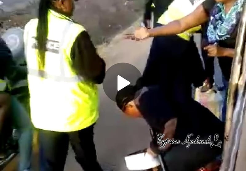 VIDEO — Traffic Police Officers Caught On Camera Harrasing Innocent Passenger, Arrest The Lady Recording The Incident