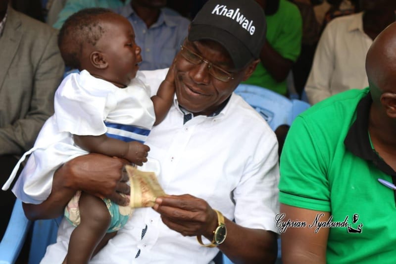 Kenyans Troll Boni Khalwale After He Gifts Baby A Thousand Shillings