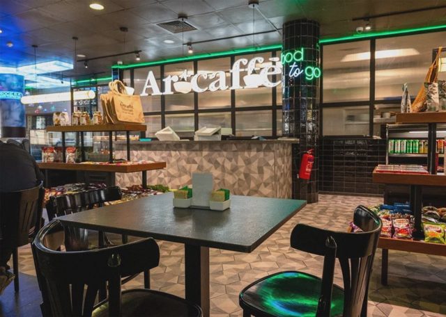 ARTCAFFE_AT_jkia_TERMINAL_1-479002_0bc597b3-b7b8-4a65-bffd-0d84cccc1b34-117893_954x