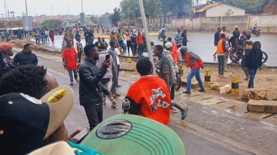 Two Kenyans Shot and Injured While Protesting at Namanga Border Post