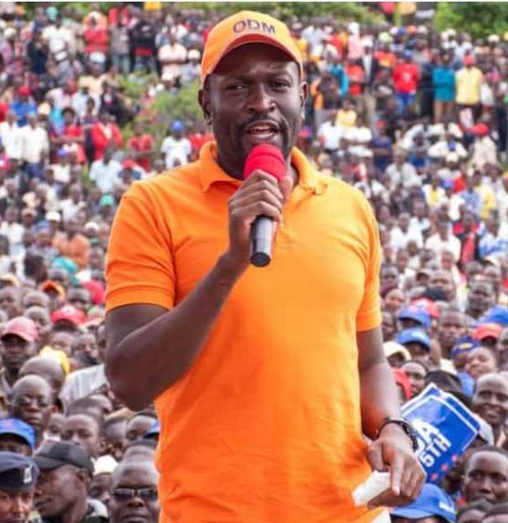 ODM’s National Executive Committee has removed Nairobi Senator Edwin Sifuna as Secretary General, effectively kicking him out of the party’s inner circle. Behind the official claims of “discipline” lies a deeper power struggle over ODM’s cooperation with President Ruto and the party’s identity ahead of 2027